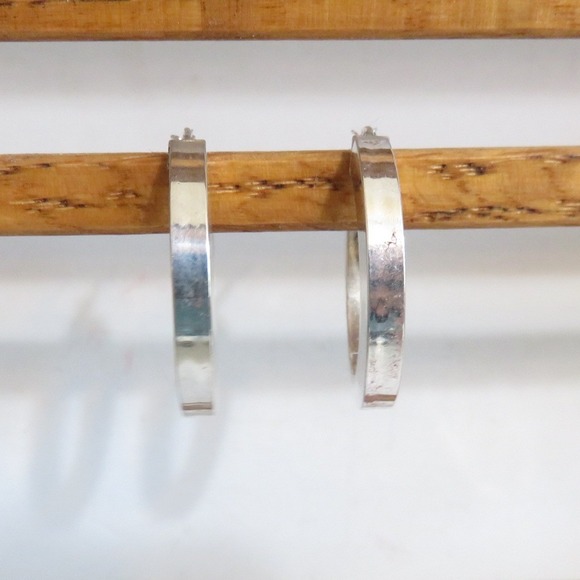 Sterling Silver Hoop Earrings Italian Made Oval 7.05 gm - Picture 5 of 8